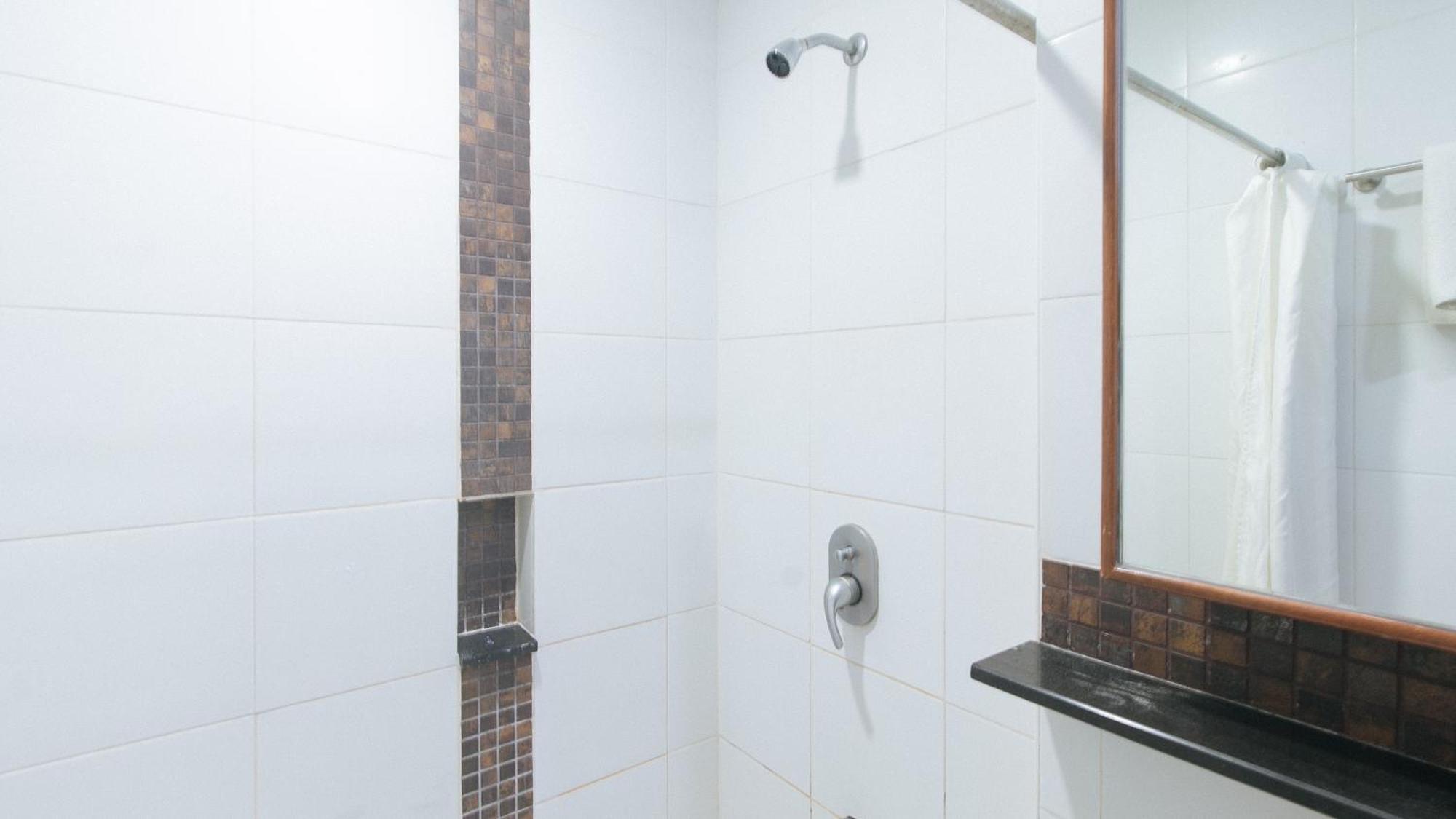 Bliss Hotel San Fernando Pampanga City Екстер'єр фото