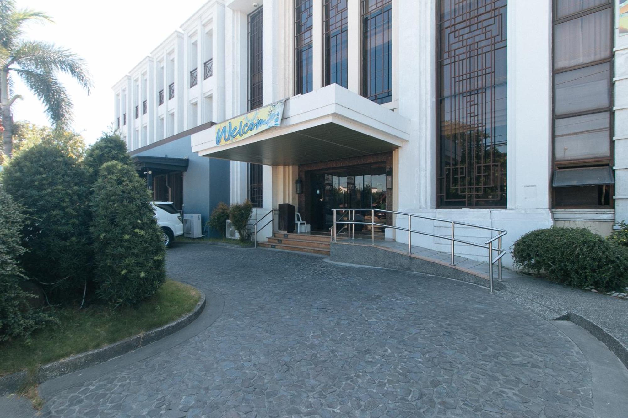 Bliss Hotel San Fernando Pampanga City Екстер'єр фото