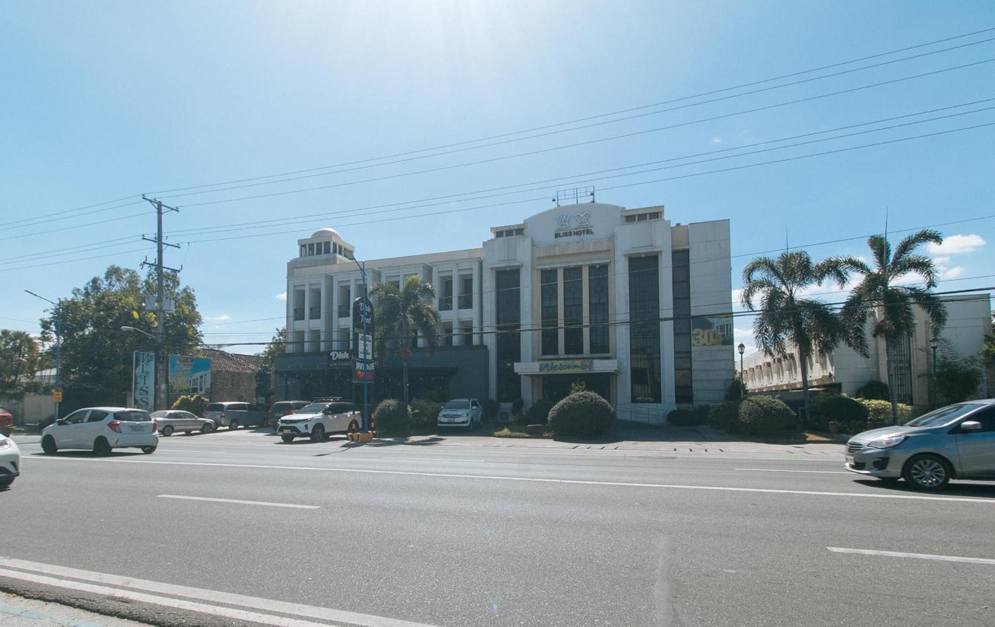 Bliss Hotel San Fernando Pampanga City Екстер'єр фото